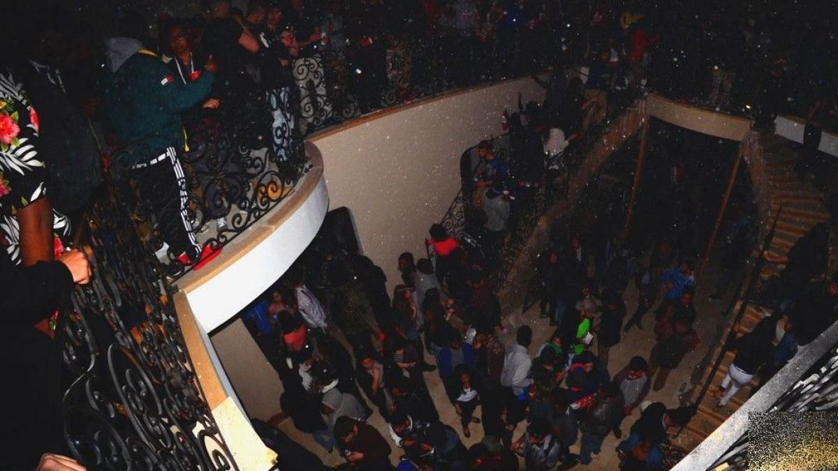 a facut marea greseala sa anunte pe facebook ca da petrecere la el acasa ce a urmat este greu de