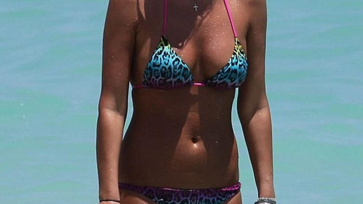 cand dragostea e oarba cum arata iubitul acestei superbe tinere cad pieile de pe el arata ca o