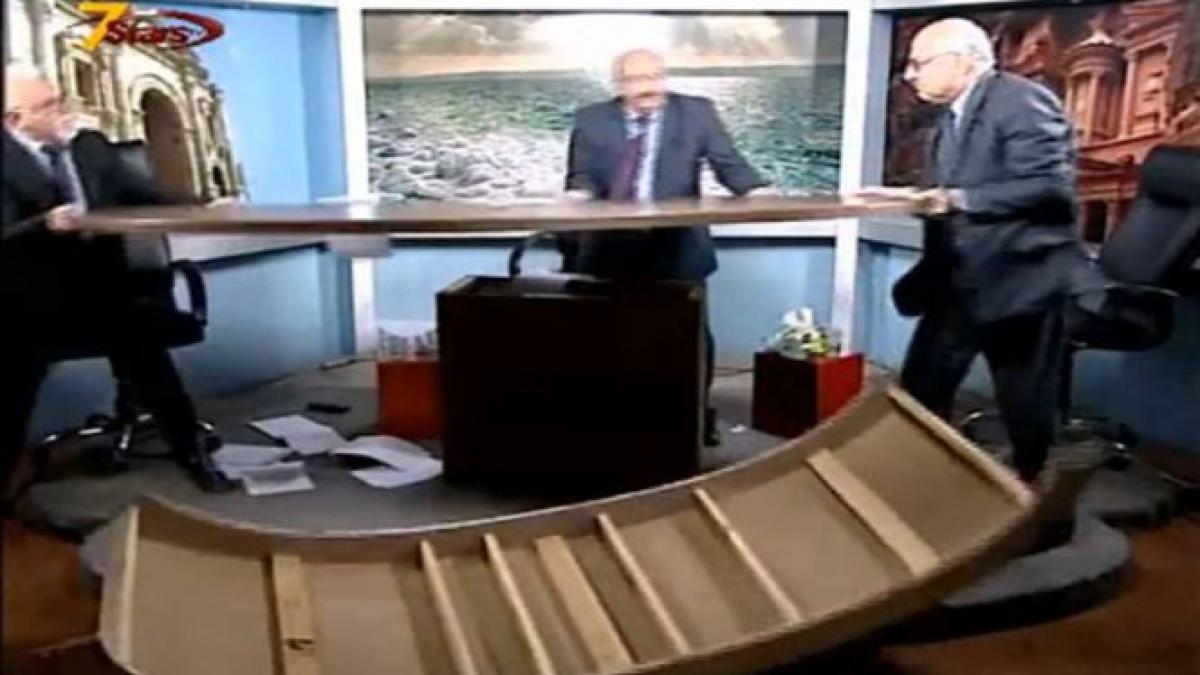 live doi jurnalisti s au luat la bataie intr o emisiune tv