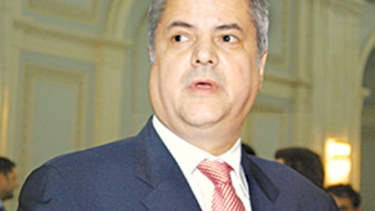 adrian nastase ramane cu pedeapsa de patru ani de inchisoare vezi cat mai are de executat fostul