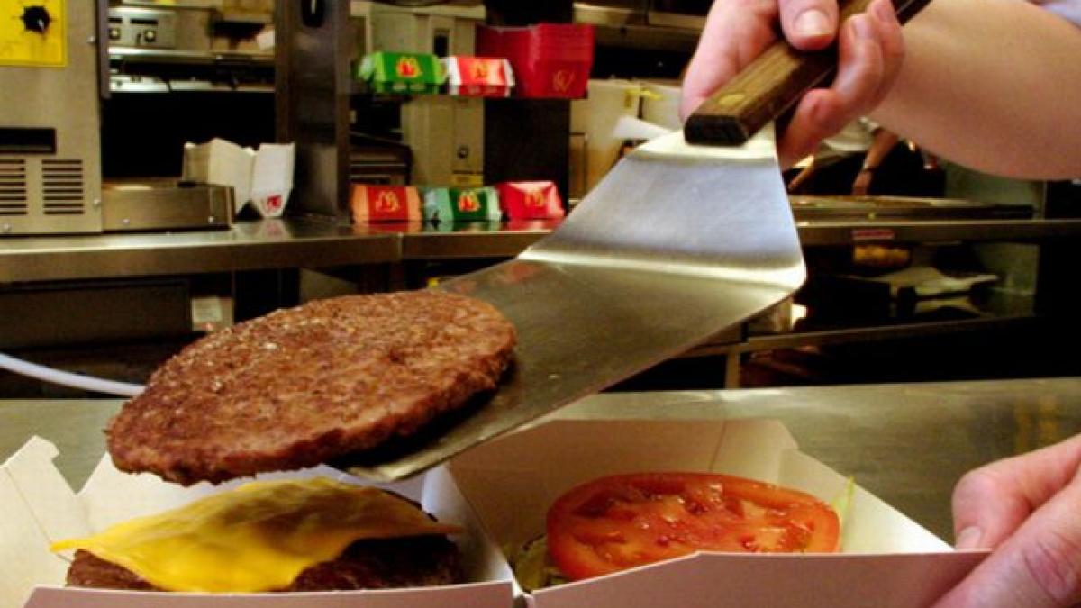 angajatii restaurantelor de tip fast food din intreaga lume in greva pe 15 mai