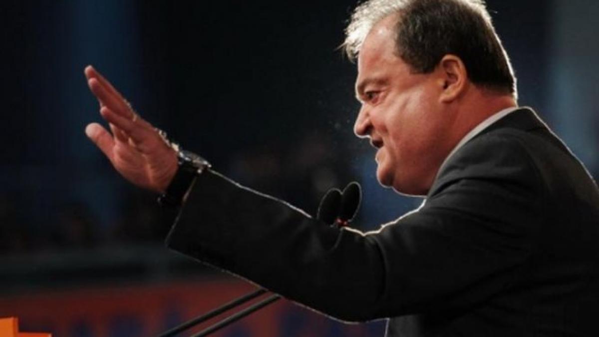 blaga ii arata pisica lui basescu adu ti aminte de noaptea alegerilor din 2009