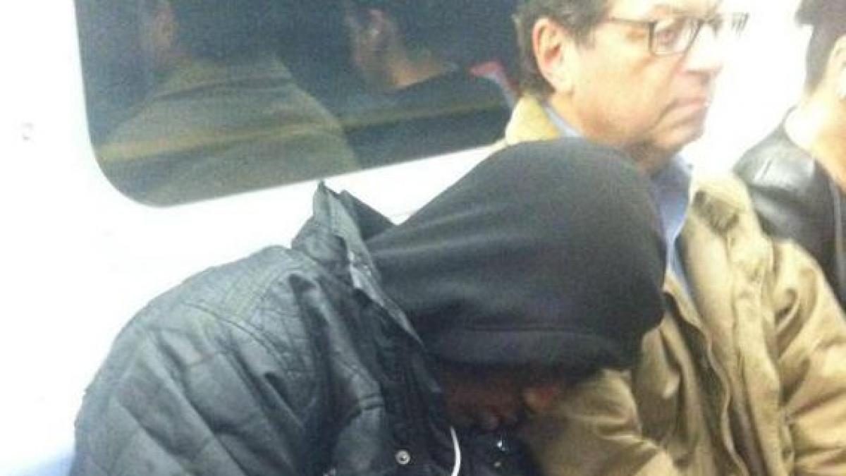 care a fost reactia acestui evreu dupa ce un negru a adormit cu capul pe umarul sau in metrou