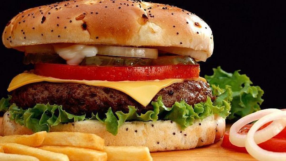 cum s a nascut hamburgerul chifteluta americana cu nume nemtesc