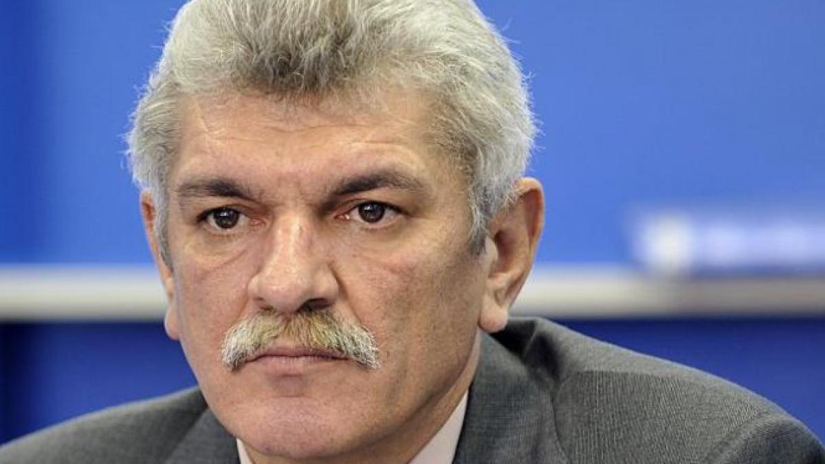 ponta daca imi cere curtea constitutionala il voi decora pe opris