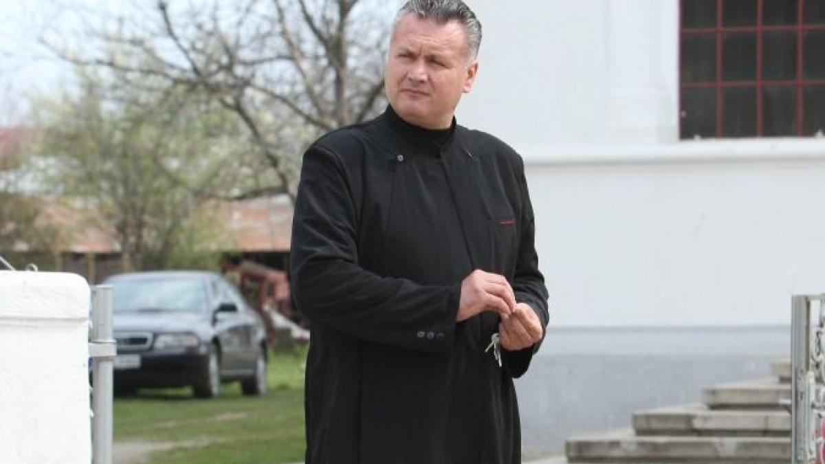 umilul slujitor al domnului preotul cu maserati si a luat acum bmw seria 7 alb ca puritatea