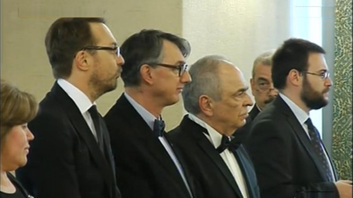 patapievici decorat de basescu la cotroceni