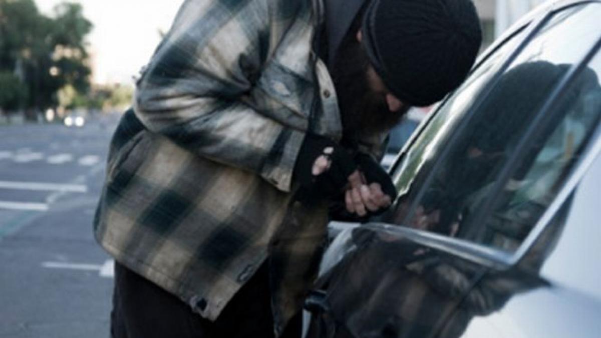 cum s a gandit un roman sa aduca in tara o masina furata politistii de frontiera au fost uimiti