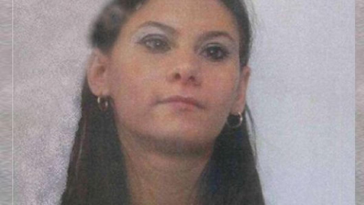 ceremonie funerara in memoria romancei violate si crucificate de un italian la florenta