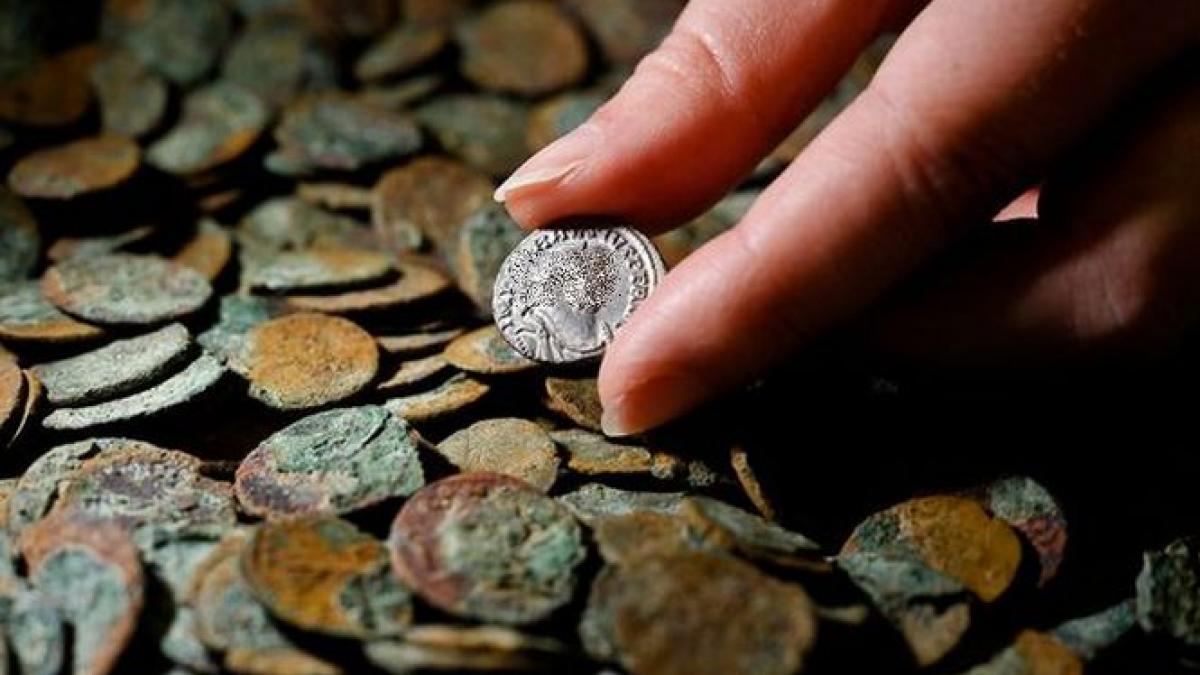 o comoara veche de peste 2 000 de ani descoperita de trei copii din hunedoara in vizuina unei vulpi