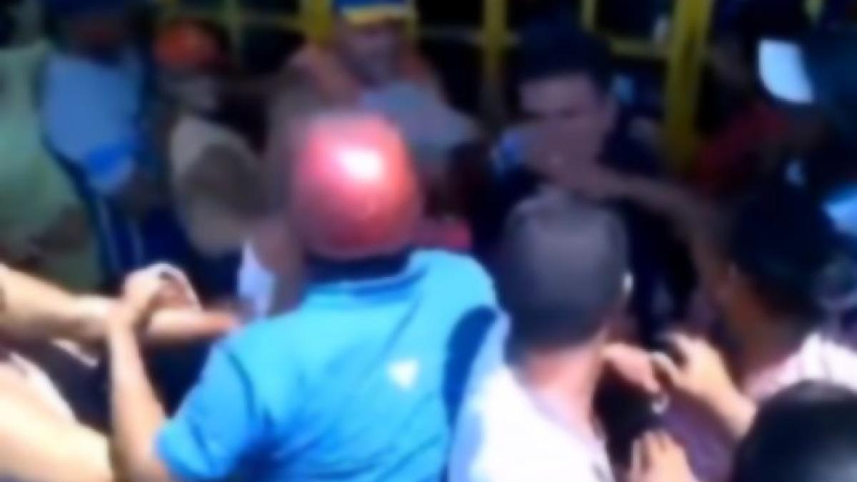 e dezastru in venezuela oamenii au ajuns sa se bata pentru o bucata de paine