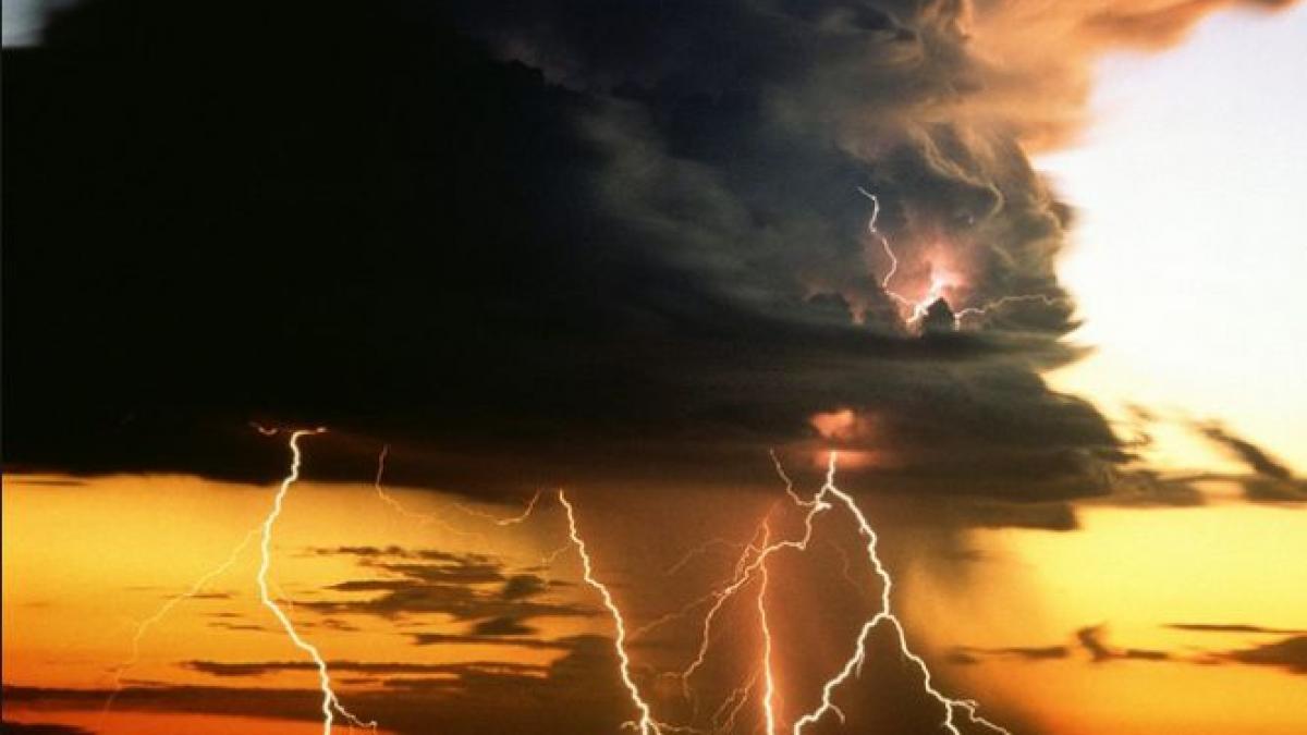 furtunile fac ravagii in tara sute de case au fost inundate