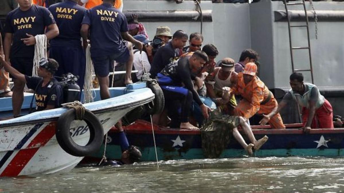 un feribot cu 200 de persoane la bord s a scufundat in bangladesh