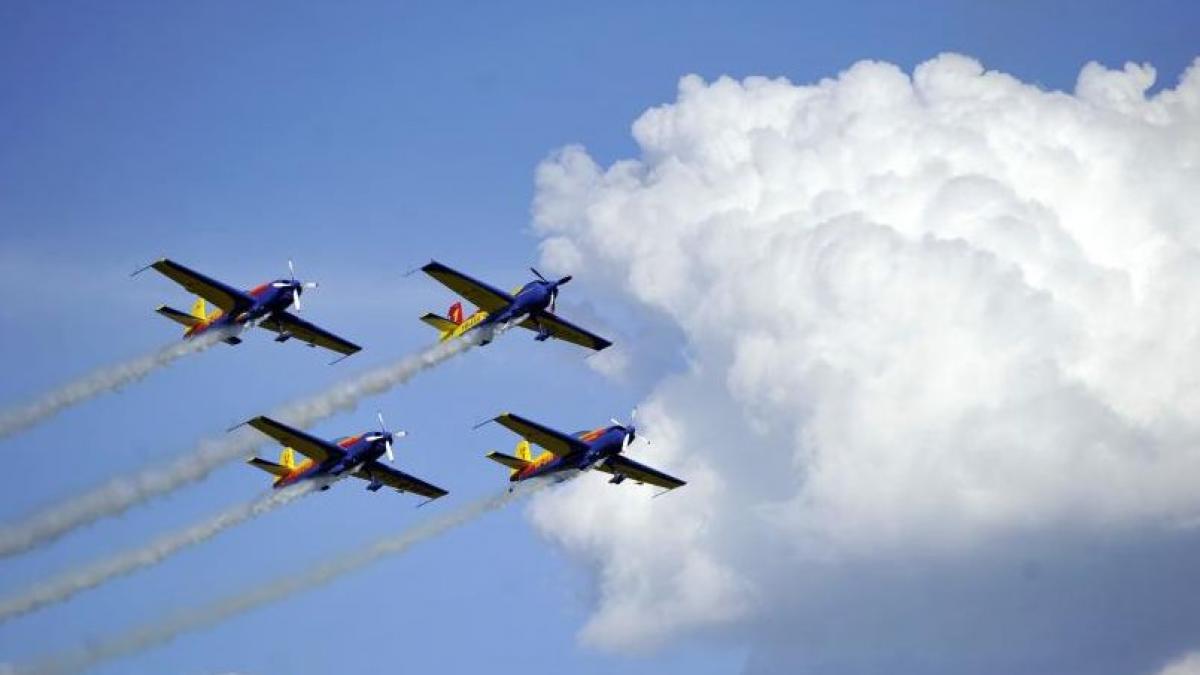 show aviatic de senzatie la strejnic