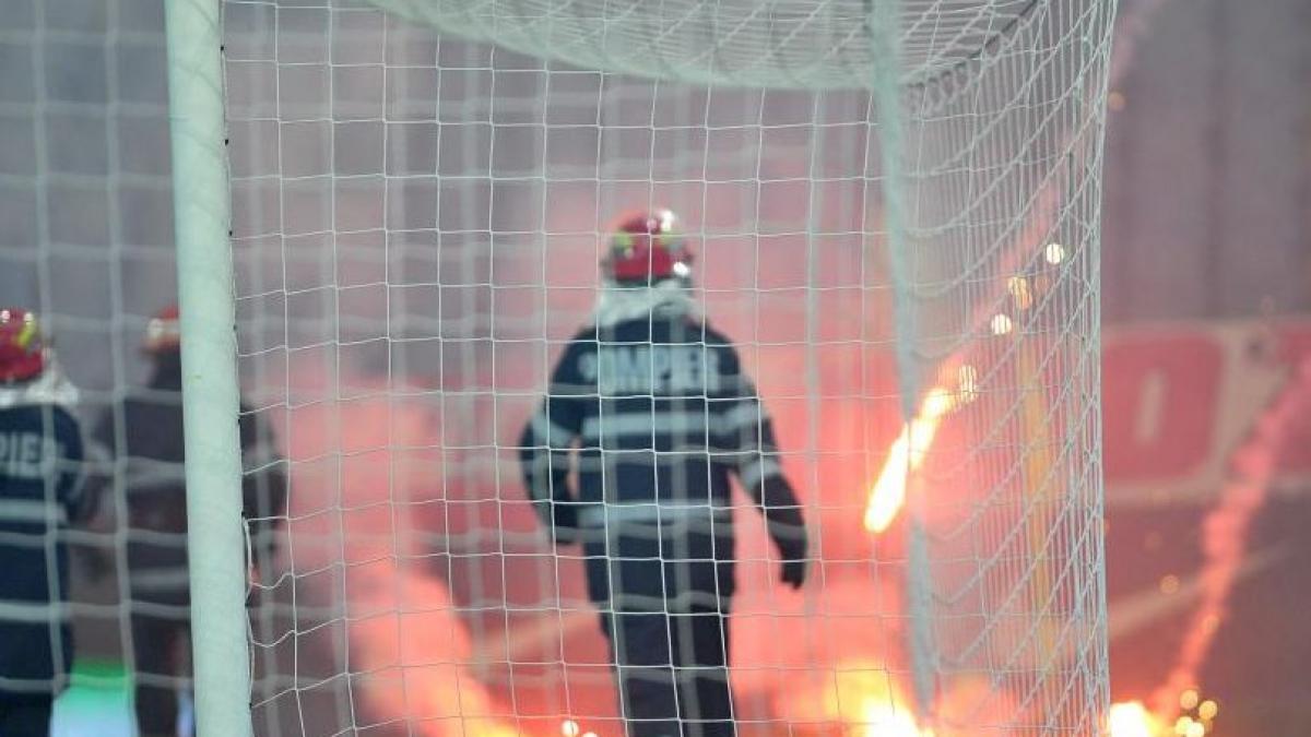 derby cu scandal la ploiesti suporterii echipelor petrolul si steaua s au dezlantuit