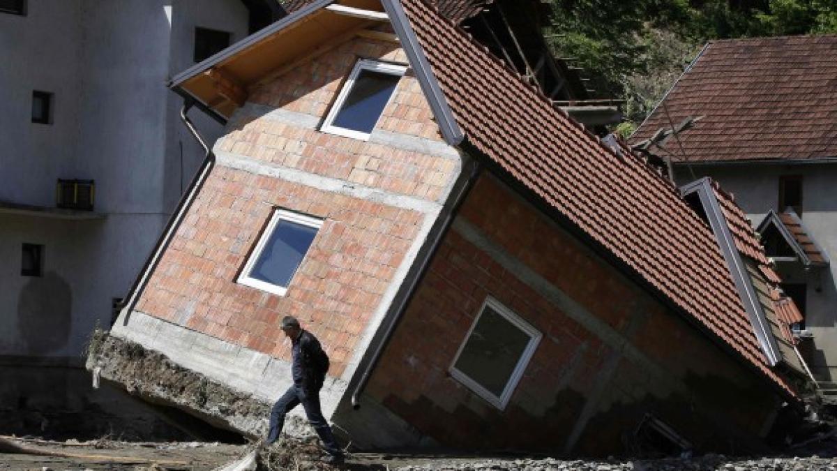 dezastru fara precedent in ultimele decenii distrugerile provocate de inundatiile din balcani