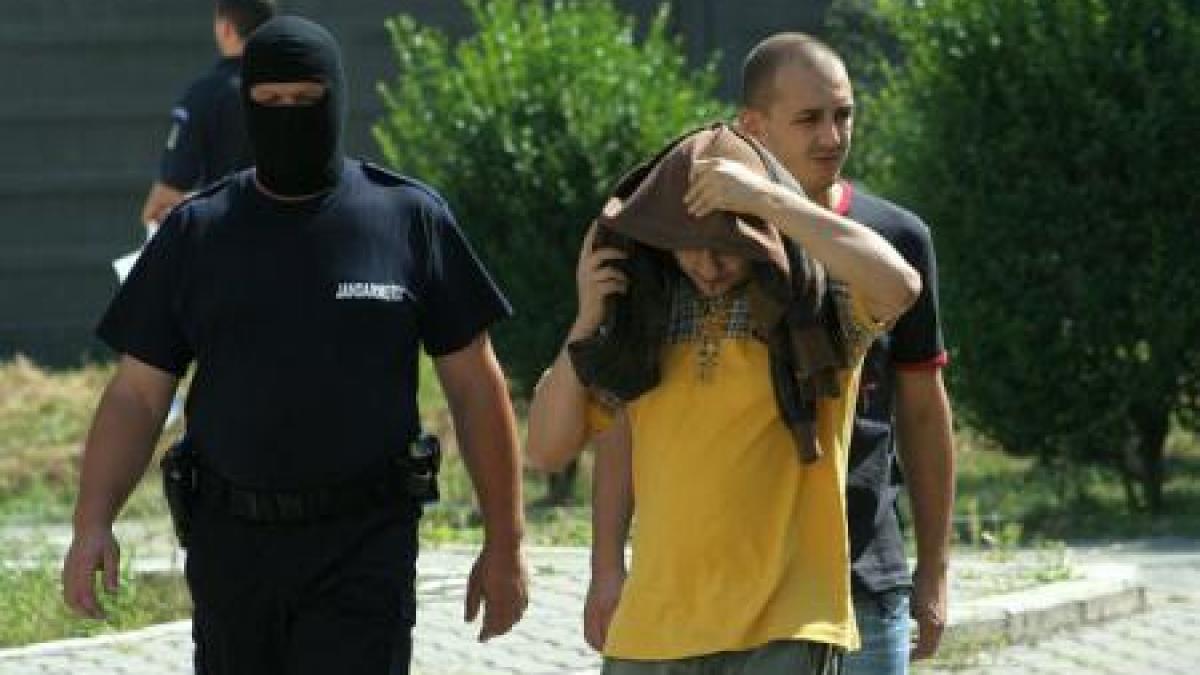 peste 15 liceeni din slatina audiati de politisti intr un dosar de trafic de droguri