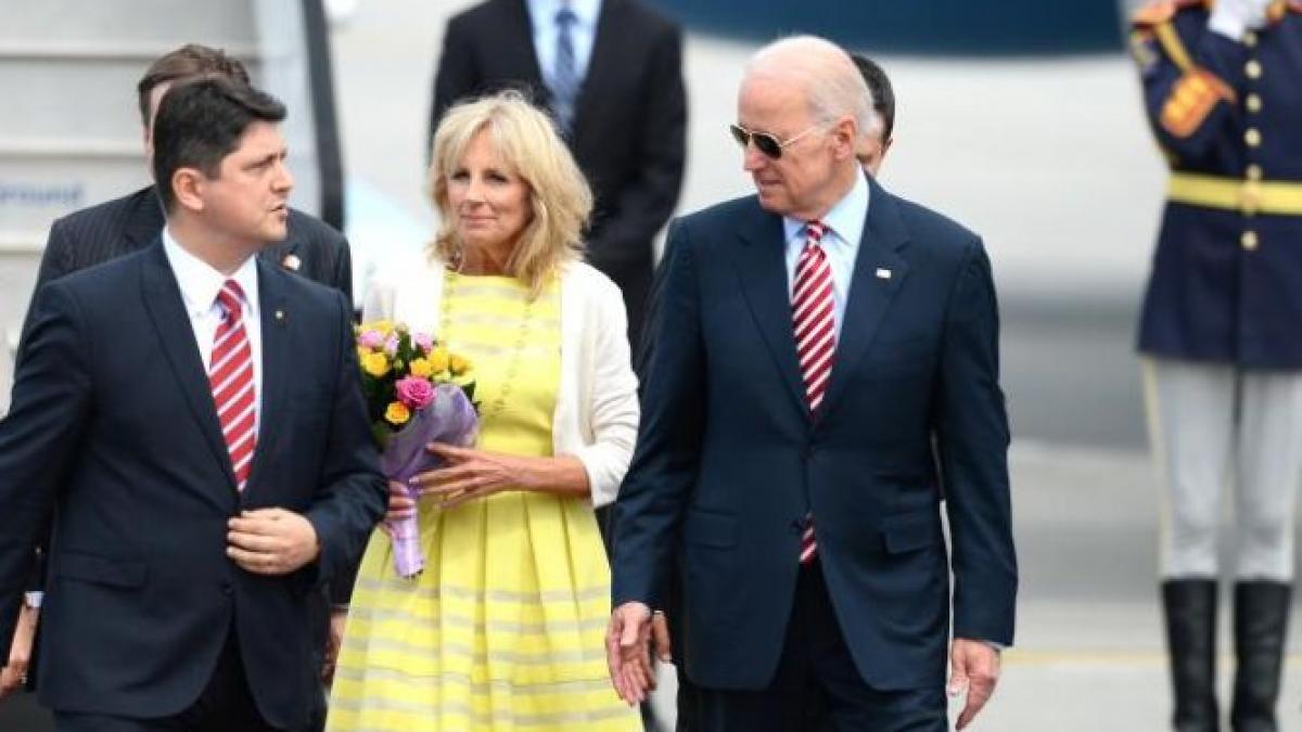 jill biden sotia vicepresedintelui sua si maria basescu viziteaza muzeul satului