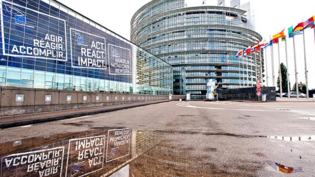 miscari importante pe scena politica internationala europarlamentarele incep azi in marea britanie