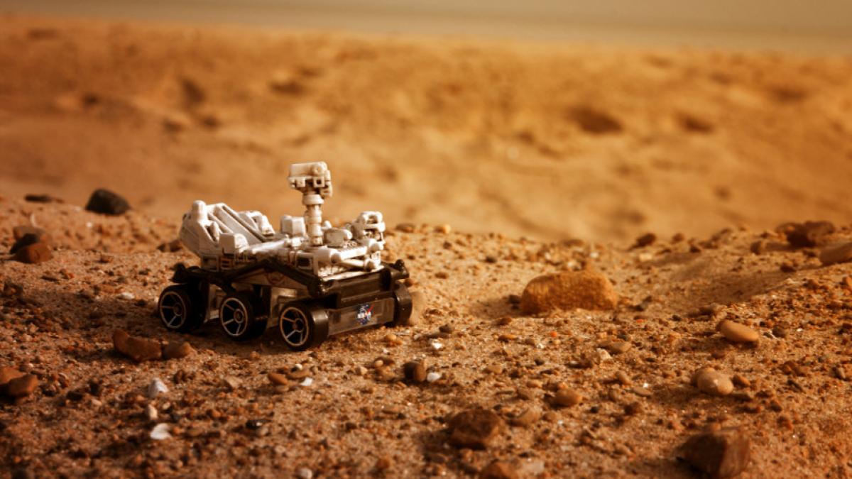 vesti de pe marte roverul curiosity a incheiat forarea porneste din nou la drum