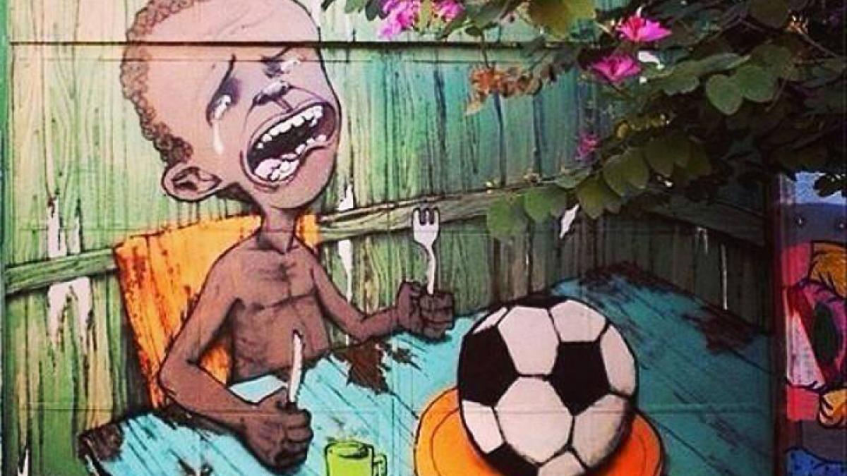 foamea de fotbal pune stapanire pe brazilia problemele tarii expuse pe cladirile din rio si sao