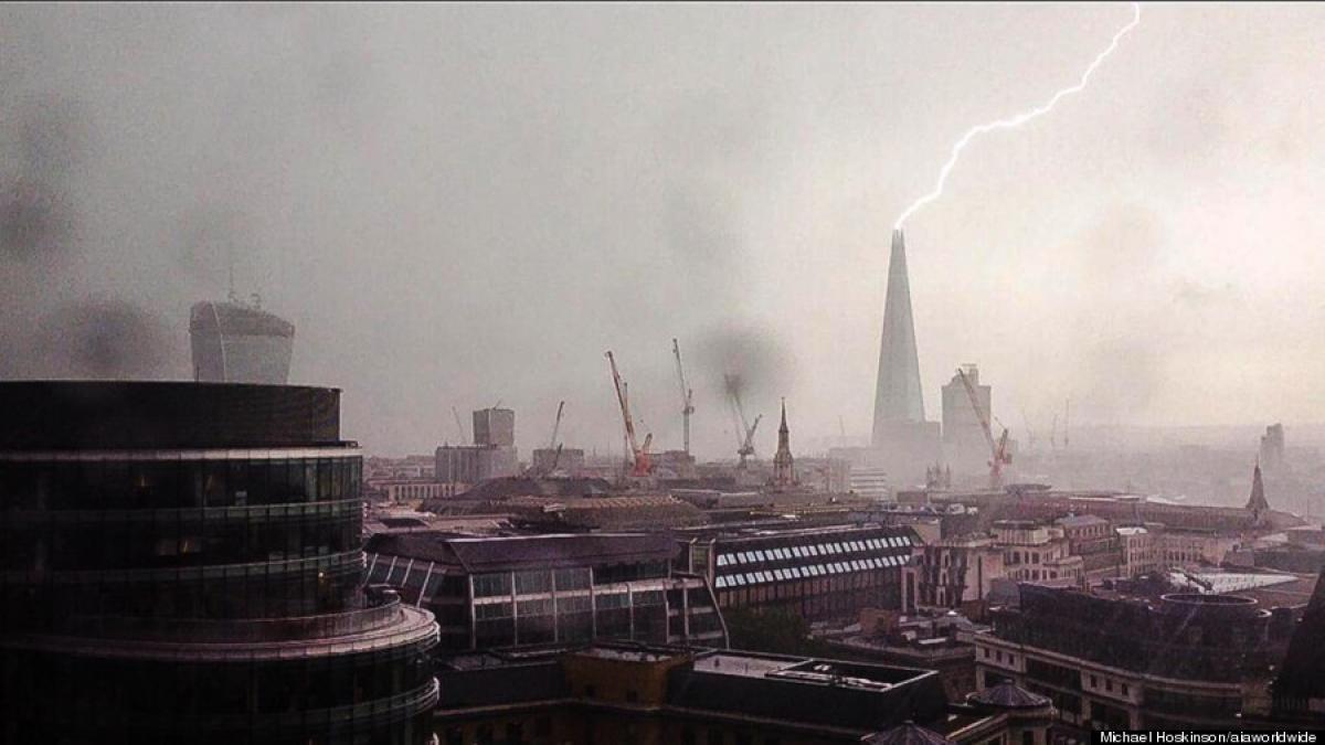 imaginea care le a dat fiori celor care au asistat la fenomen cea mai inalta cladire din europa