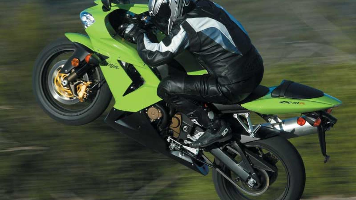 wheelie esuat doi motociclisti au ajuns la spital in urma unui accident din capitala