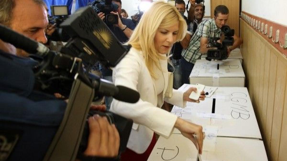 Ce a declarat Elena Udrea la ieşirea de la urne: &quot;Am votat pentru cea mai curajoasă listă&quot;