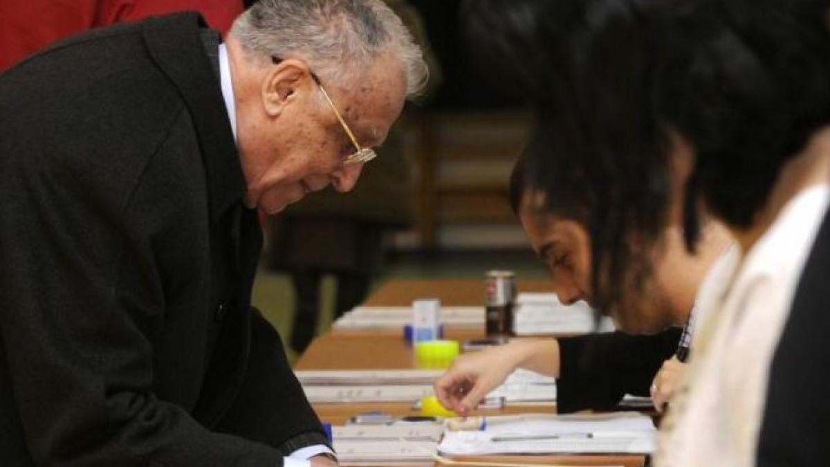 ion iliescu a votat pentru consolidarea statului romaniei de membru ue