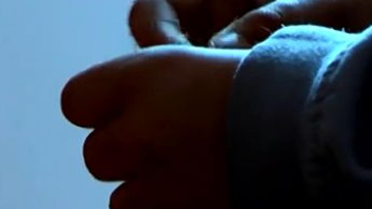 adolescent inchiriat de sora lui unui pedofil pentru 200 de euro