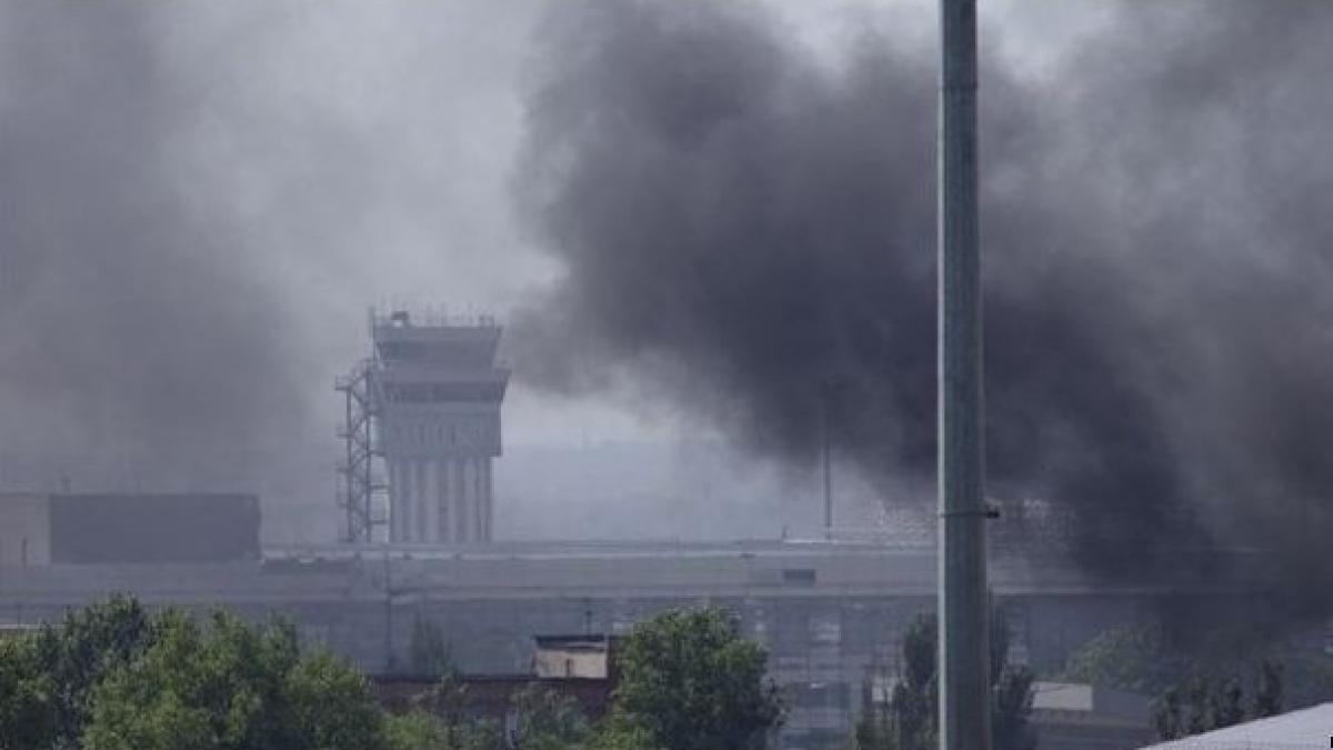 obuze ale armatei ucrainene au lovit terminalul aeroportului din donetk controlat de separatistii