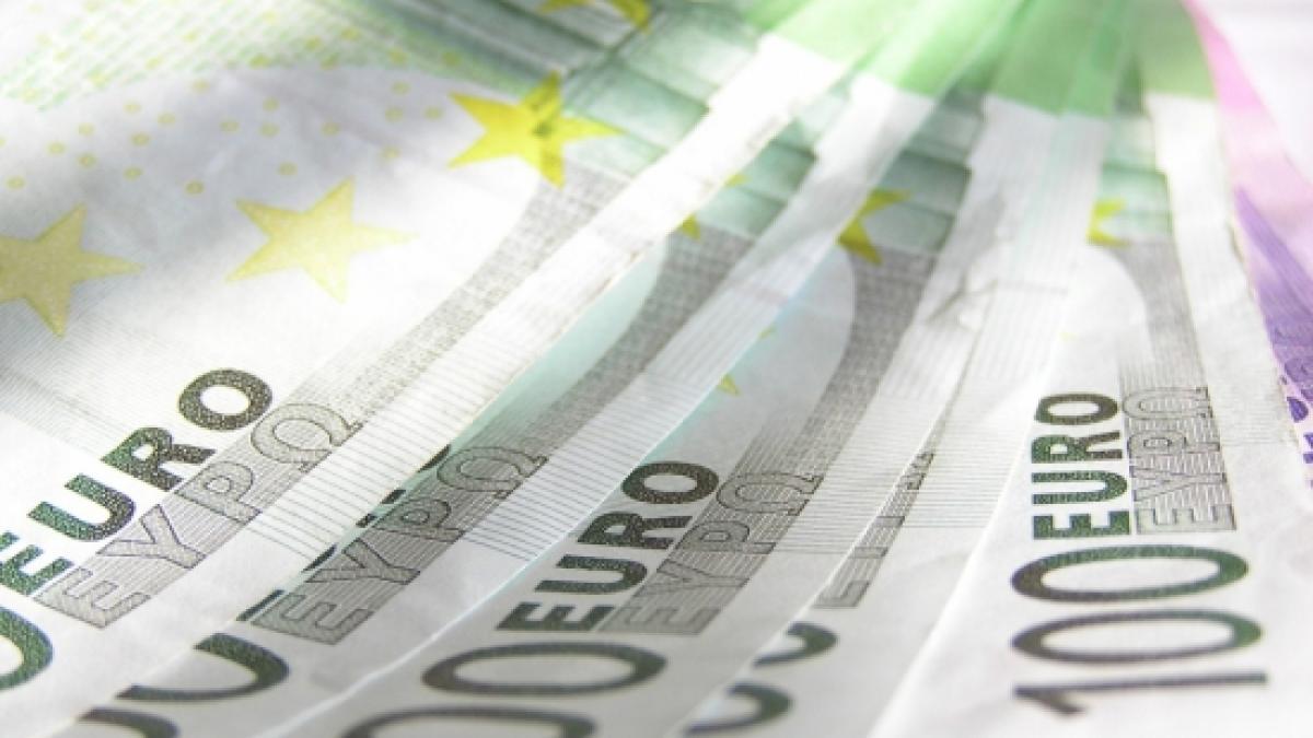 cel mai mic curs euro din ultimele zece luni