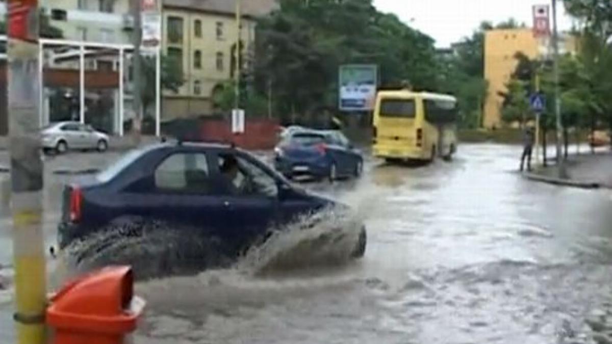 case si strazi inundate in estul tarii imagini incredibile surprinse pe marea neagra