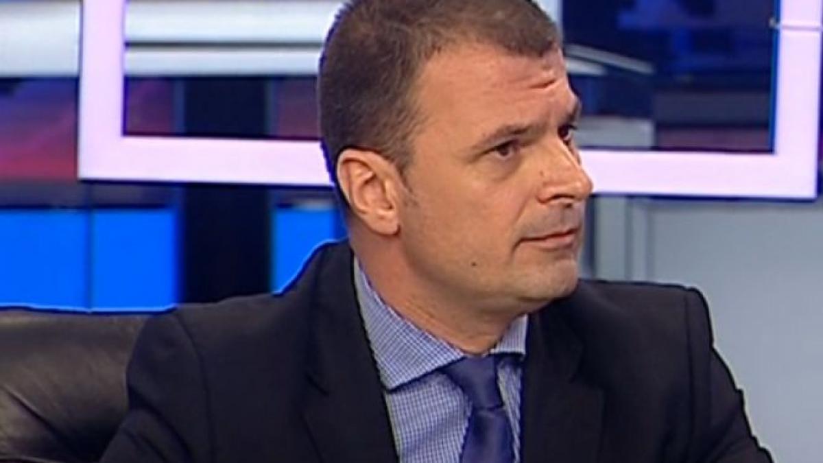 mircea rosca a fost suspendat din functia de presedinte al pnl prahova dupa ce a purtat negocieri