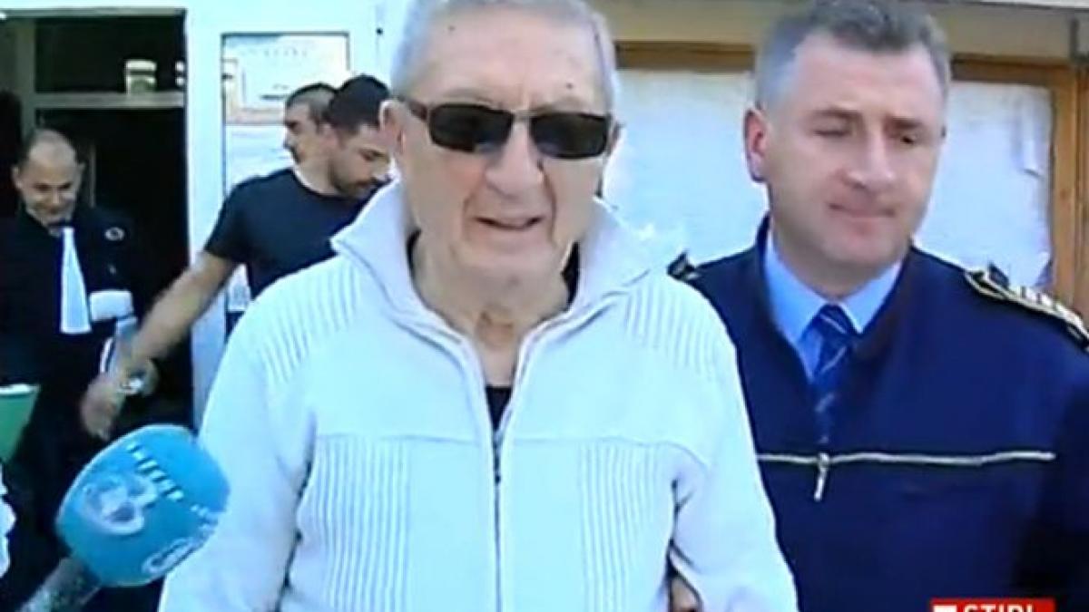 victor atanasie stanculescu a ajuns la spital dupa ce a cazut pe scari si si a rupt mana