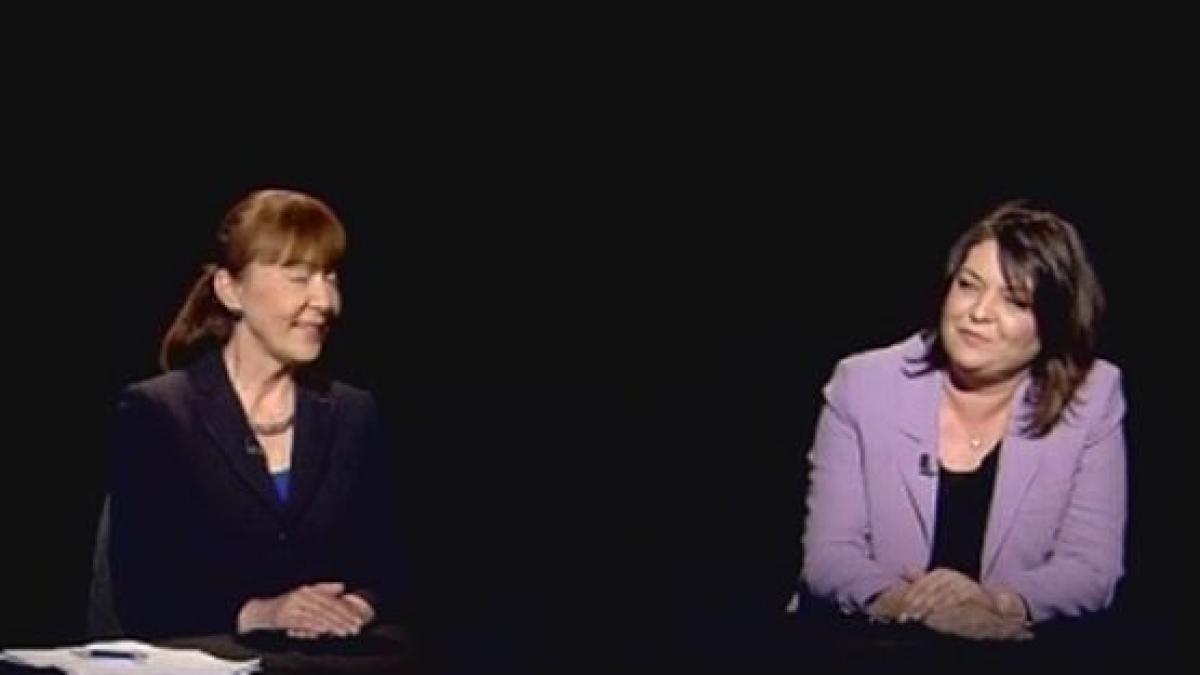 sinteza zilei sotia lui crin antonescu si monica macovei umar la umar explicand cum va fi salvata