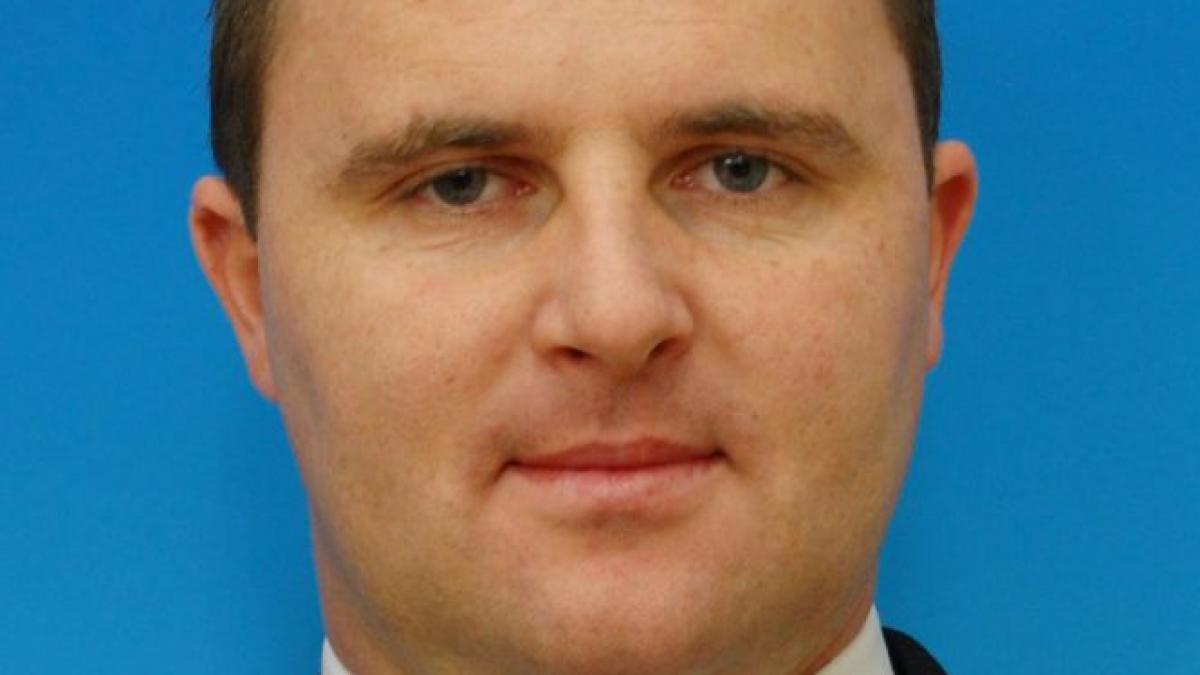 inca un deputat judecat pentru conflict de interese politicianul si a angajat parintii la biroul