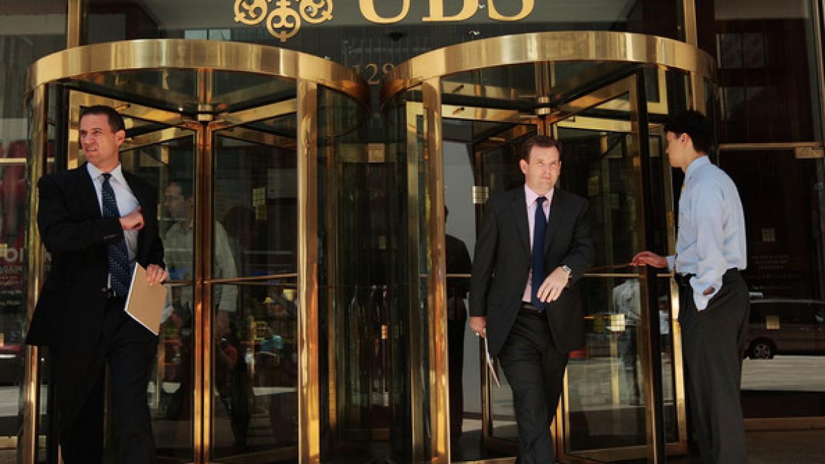 lovitura pe piata bancara ubs investigata pentru spalare de bani si crima organizata