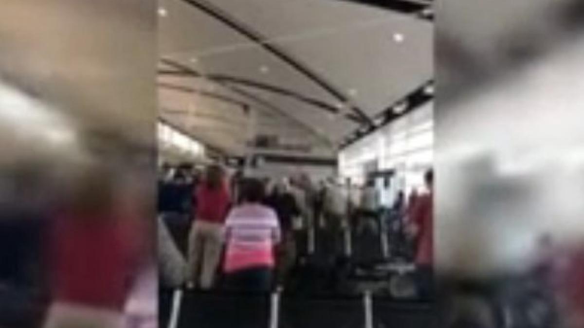 moment emotionant pe un aeroport american ce li s a intamplat mai multor veterani de razboi