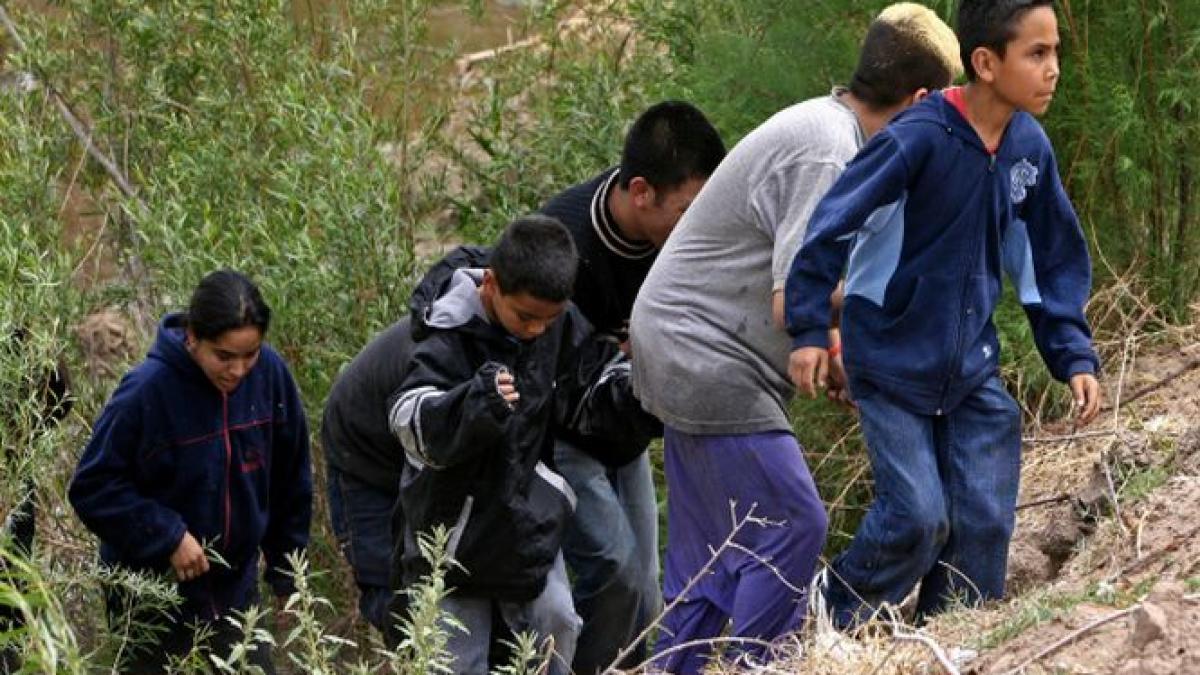 o baza militara din texas a fost transformata intr o tabara destinata emigrantilor minori