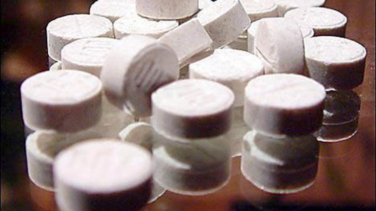 doi romani au fost arestati in cipru pentru posesia a 7 500 de pastile de ecstasy