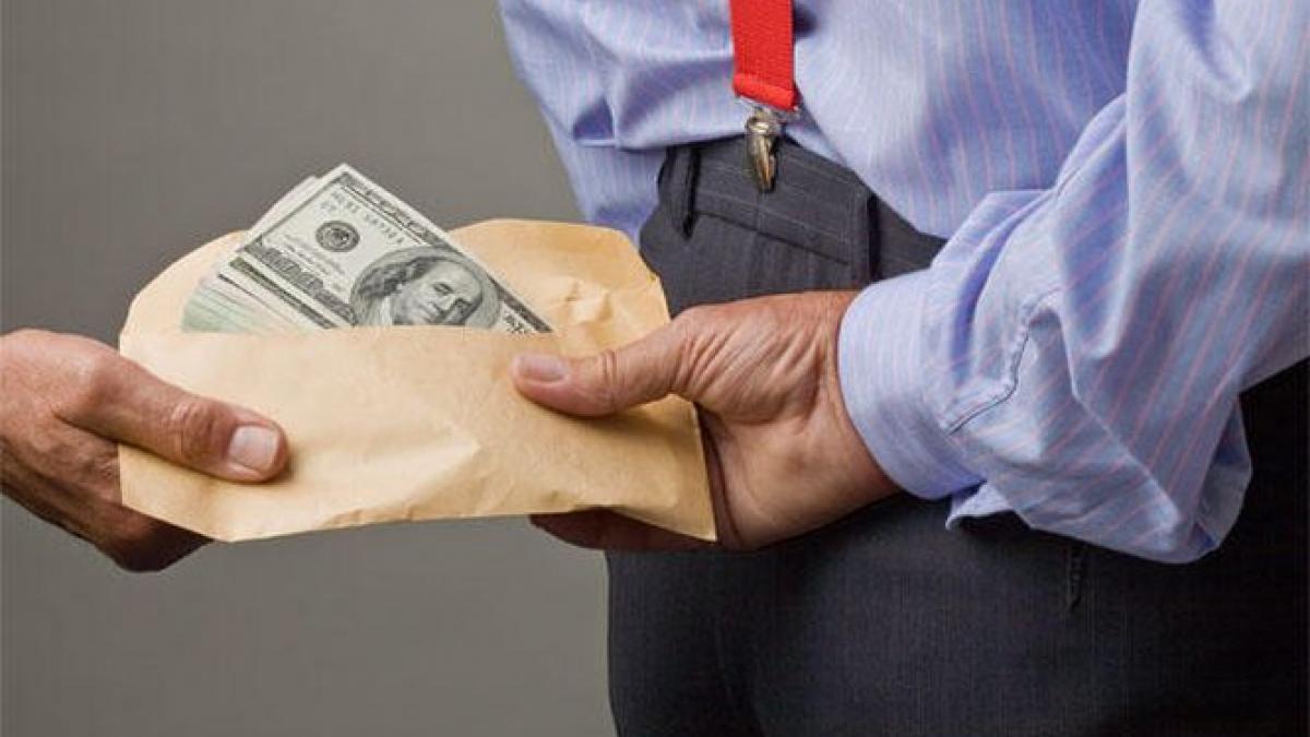 un avocat acuzat de trafic de influenta retinut de dna