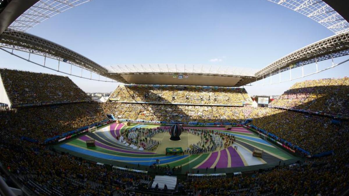 cupa mondiala a debutat cu incidente pe strazile din sao paulo si cu o ceremonie de deschidere de
