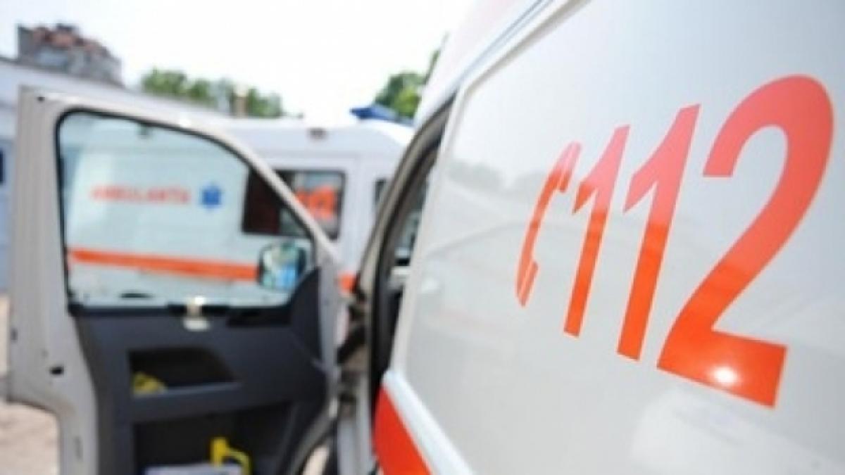 doi adolescenti au murit dupa ce ambulanta in care erau a fost lovita de un tir