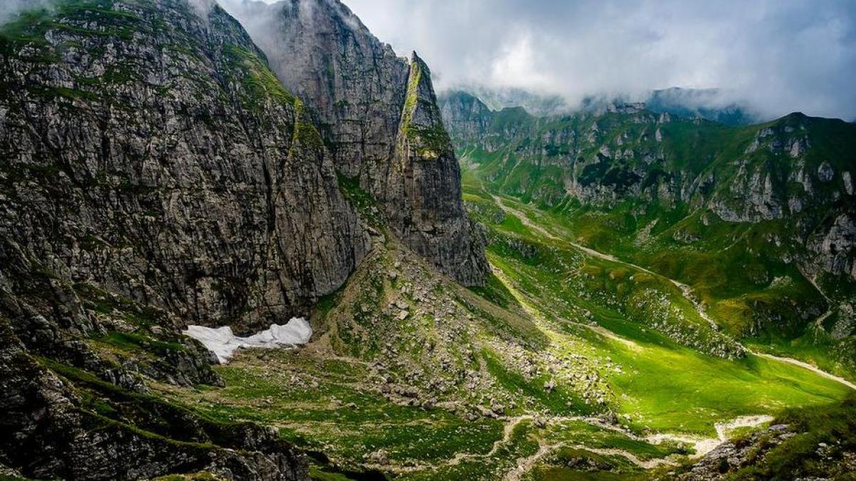 lux discret si un pahar de vorba la villa ermitage busteni