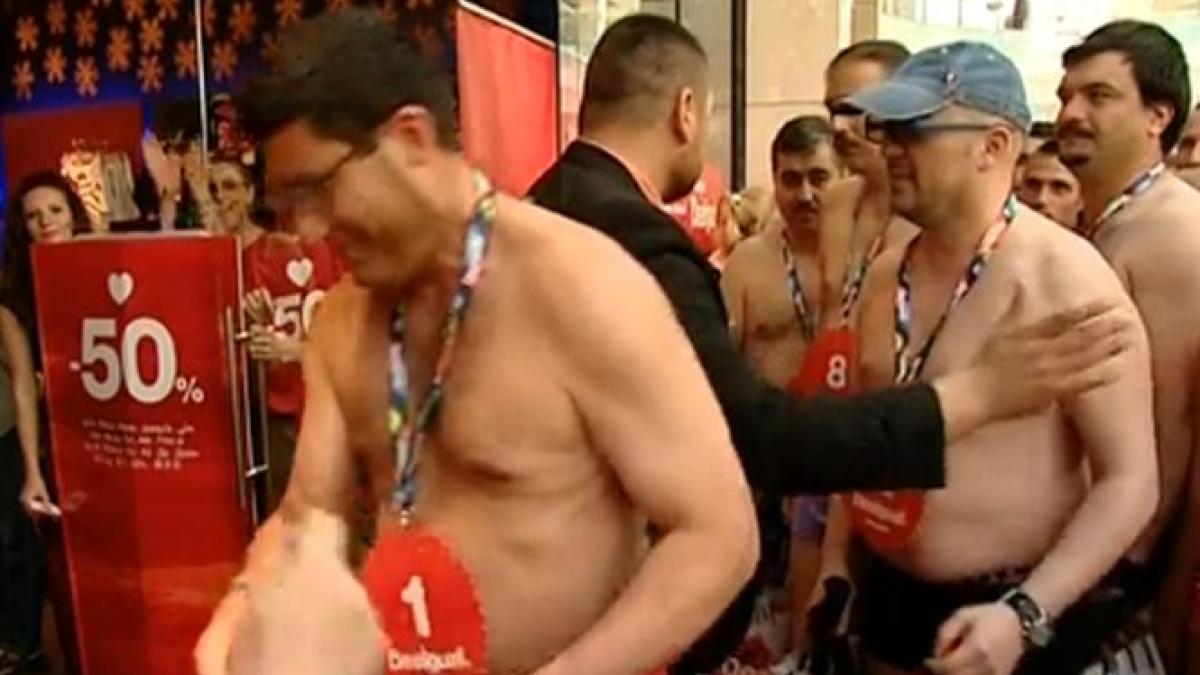 unii oameni ar face orice pentru reduceri de 100 chiar si shopping in lenjerie intima