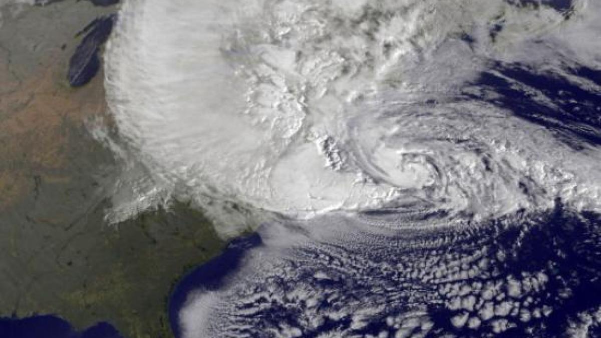 uraganul christina se intensifica in largul mexicului