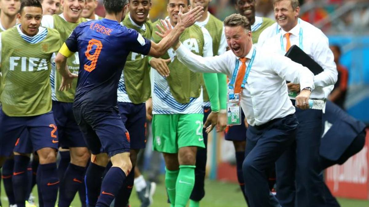 campioana mondiala umilita la primul meci in brazilia olanda a invins spania cu 5 1