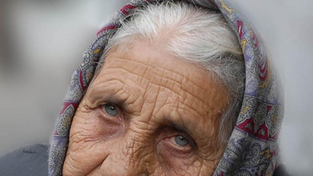 cazul care a impresionat intreaga romanie batrana din iasi parasita de familie care cantarea 25 de