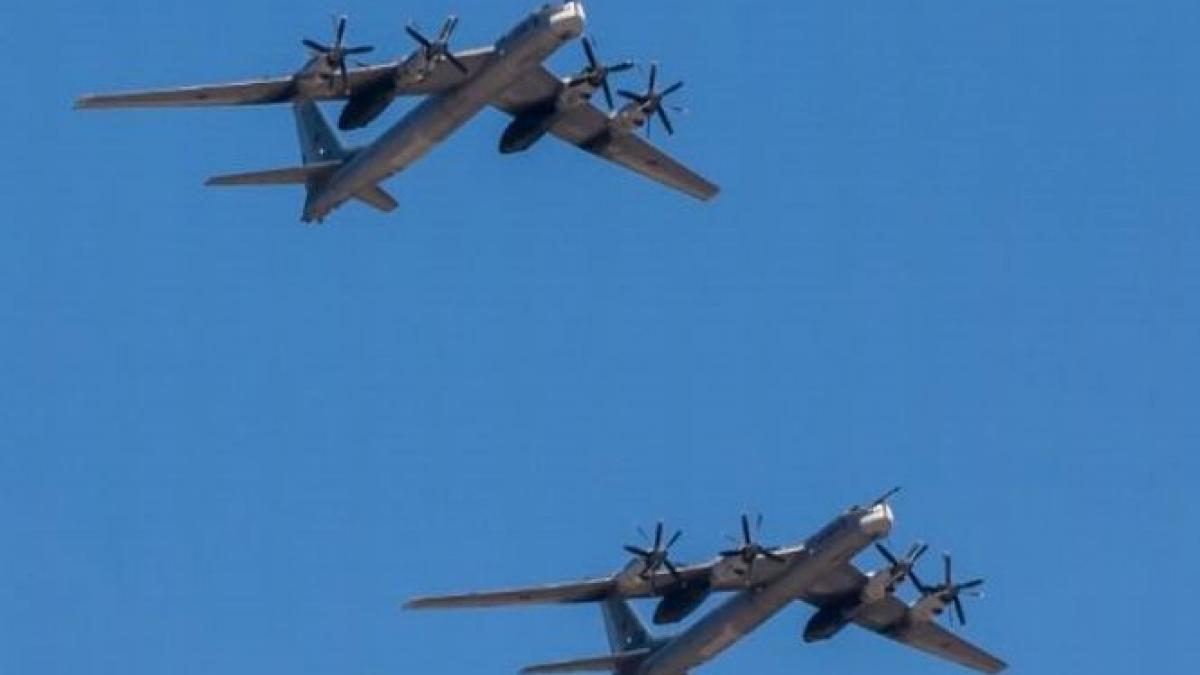 joaca de a soarecele si pisica doua bombardiere rusesti au dat tarcoale californiei